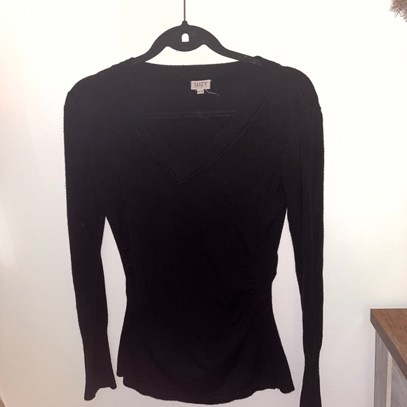 Flattering sweater - Picture 1 of 4